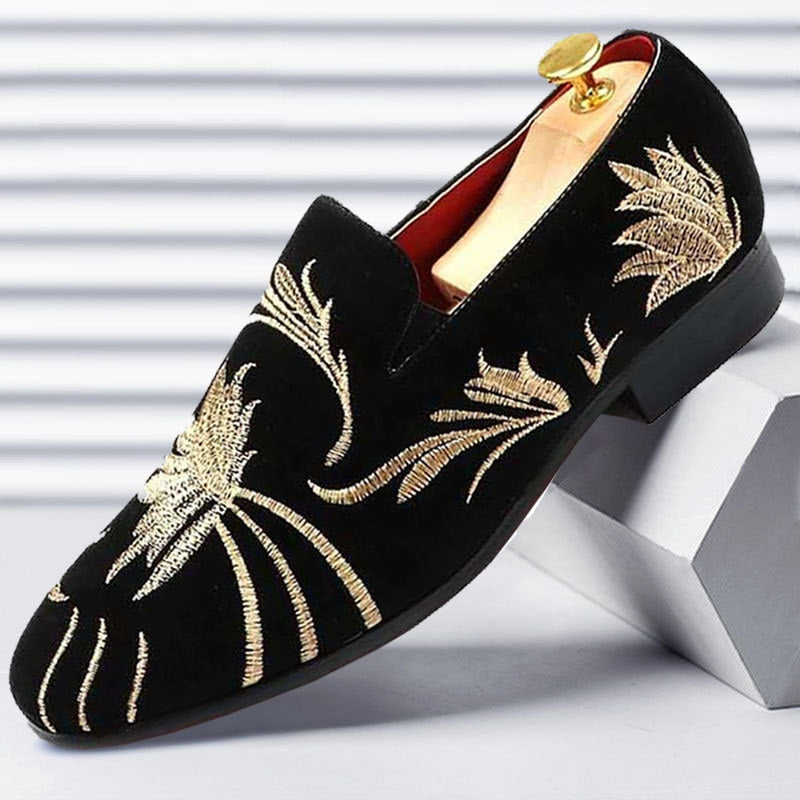 Velvet Loafers Shoe with Vintage Embroidery Noble design