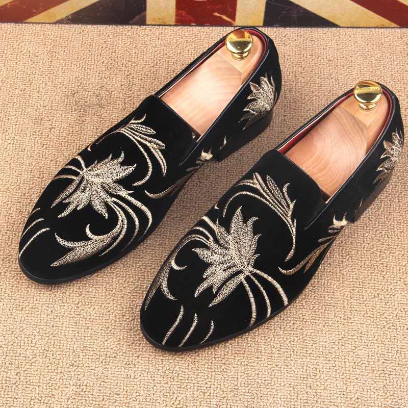 Velvet Loafers Shoe with Vintage Embroidery Noble design