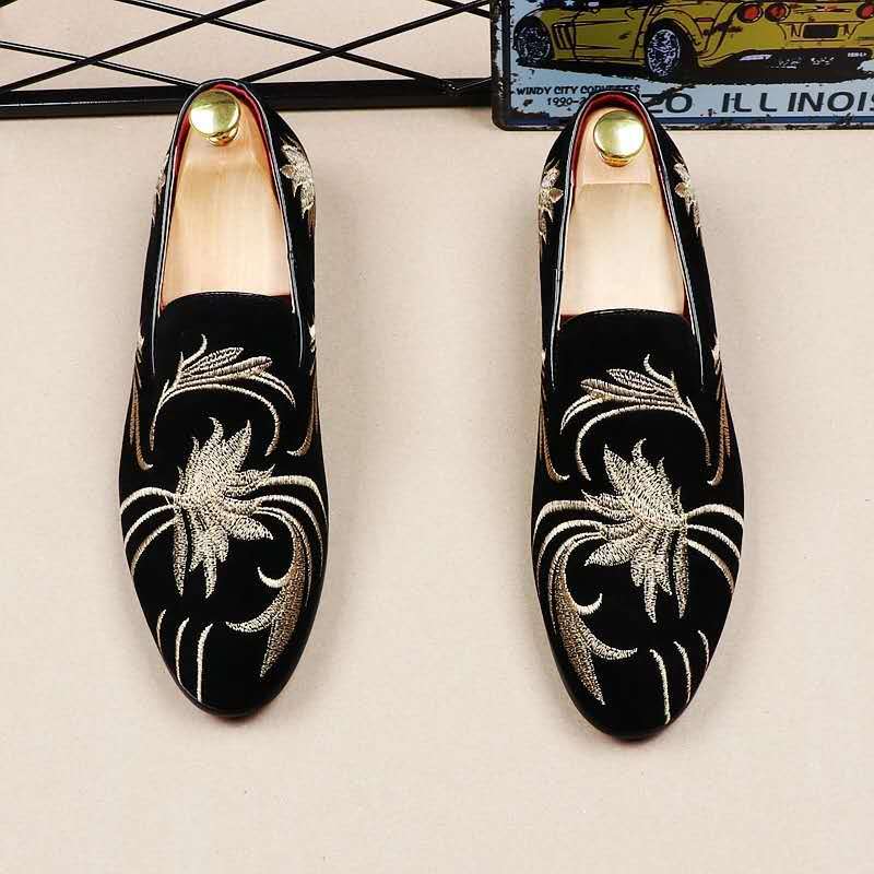 Velvet Loafers Shoe with Vintage Embroidery Noble design